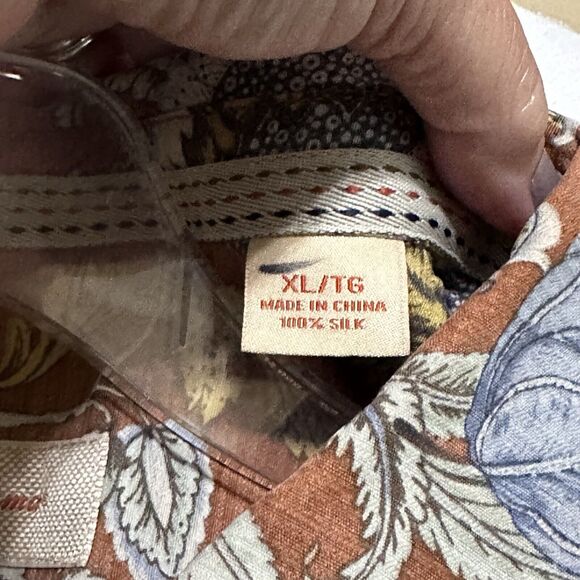 Tommy Bahama Tropical Mens Shirt XL Floral 100% Silk Short Sleeve Hawaiian Trip - Picture 8 of 12